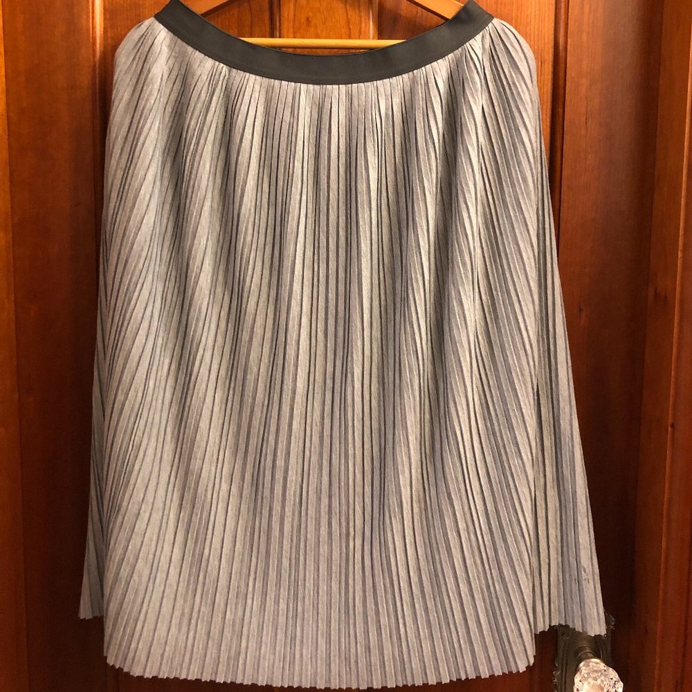 Uniqlo pleated midi skirt, grey-blue